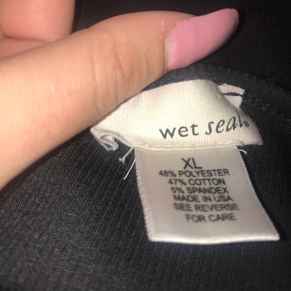 Black tank - Picture 3 of 3